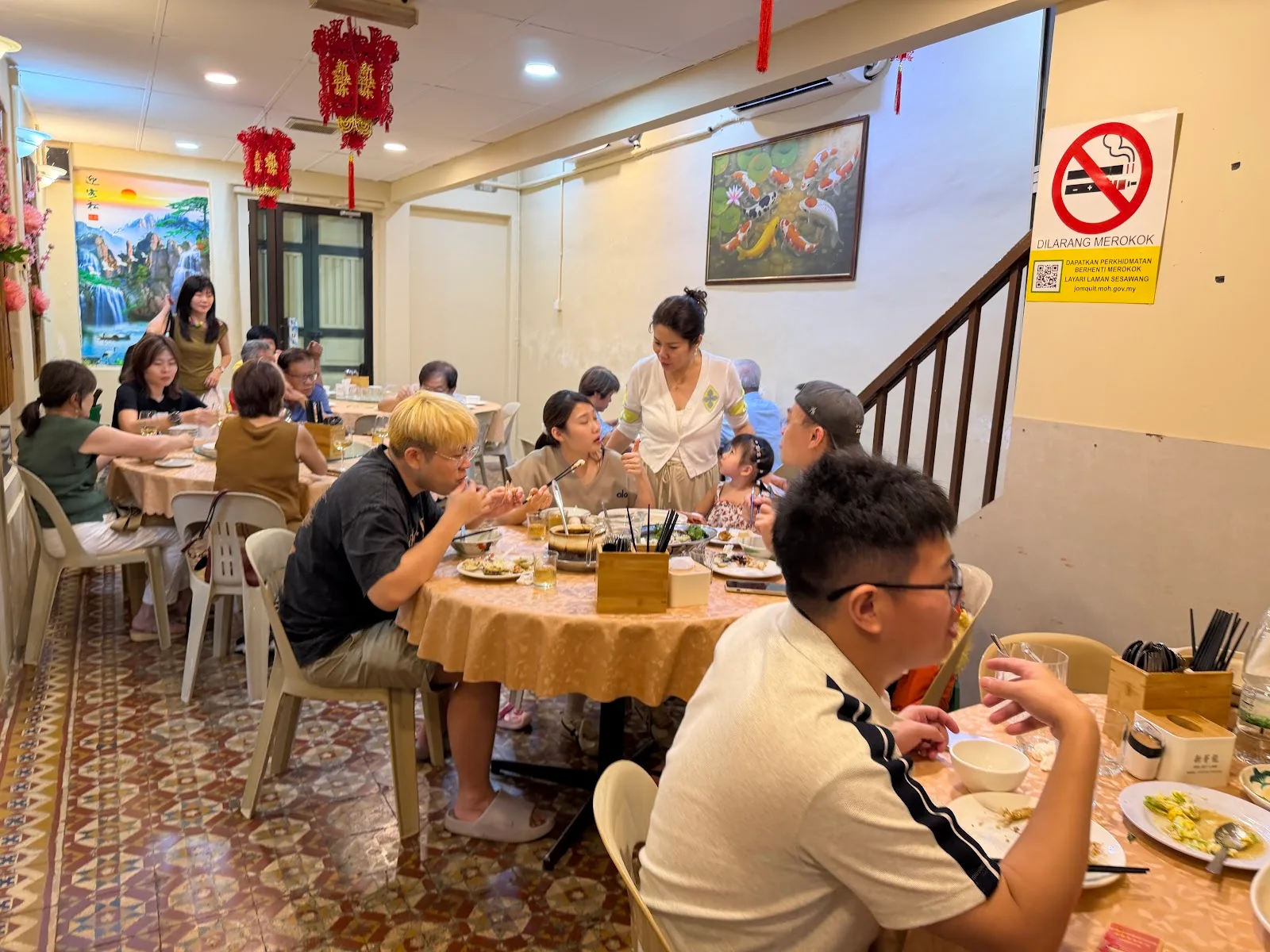 Sing Geh Lang Restaurant 新芽龍 — interior