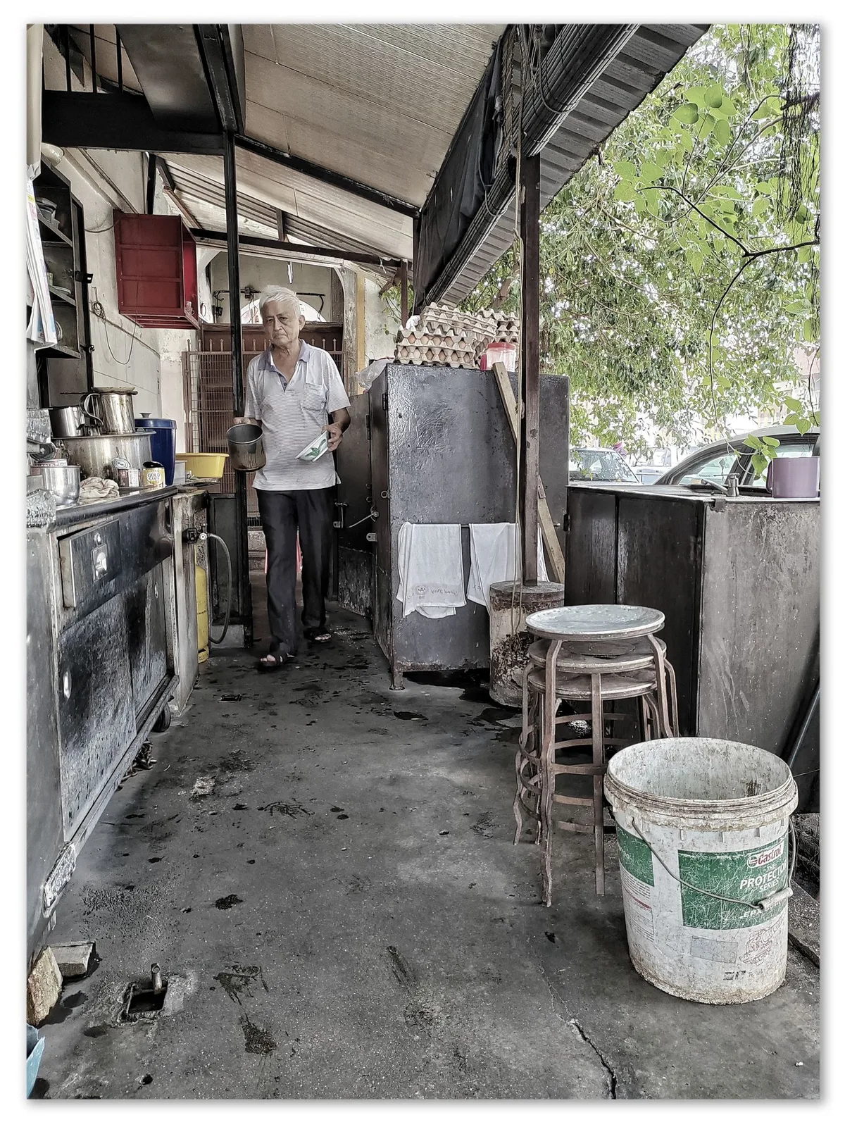 The back-lane kopi stall under the tree