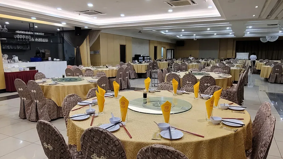 Starview Restaurant — interior