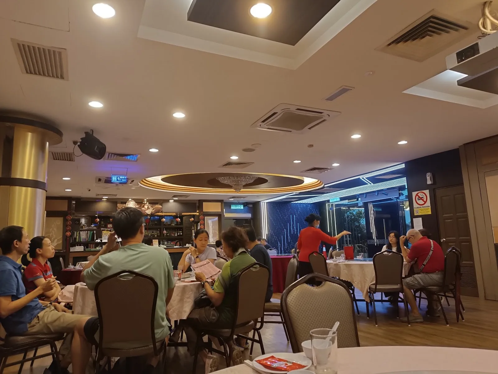 Sun Lee How Fook Restaurant — interior