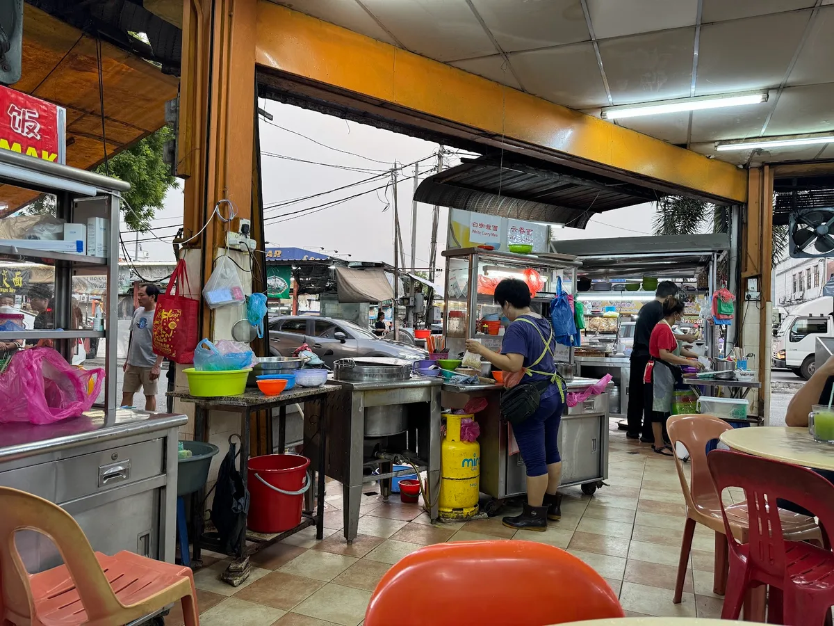 Sunrise Coffee Shop Koey Teow Thng — interior