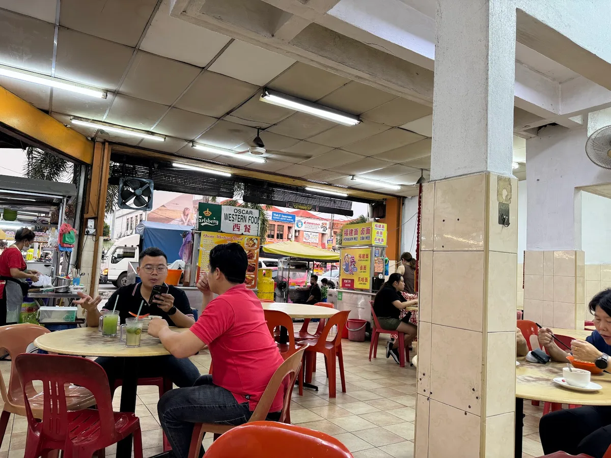 Sunrise Coffee Shop Koey Teow Thng — interior