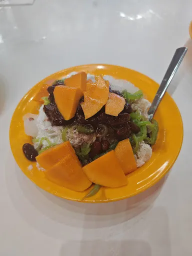 Swatow Lane Ice Kacang Heritage Ais Kacang — dish