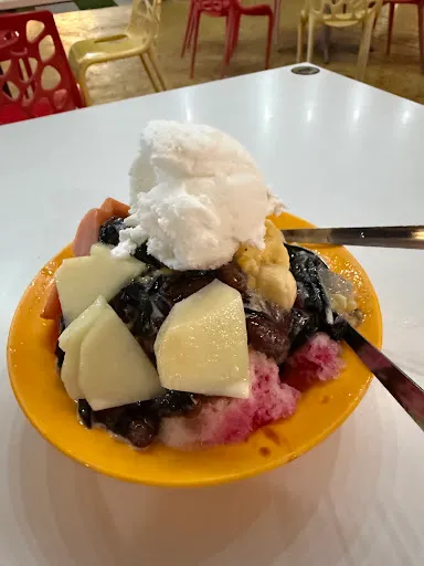 Swatow Lane Ice Kacang Heritage Ais Kacang — dish