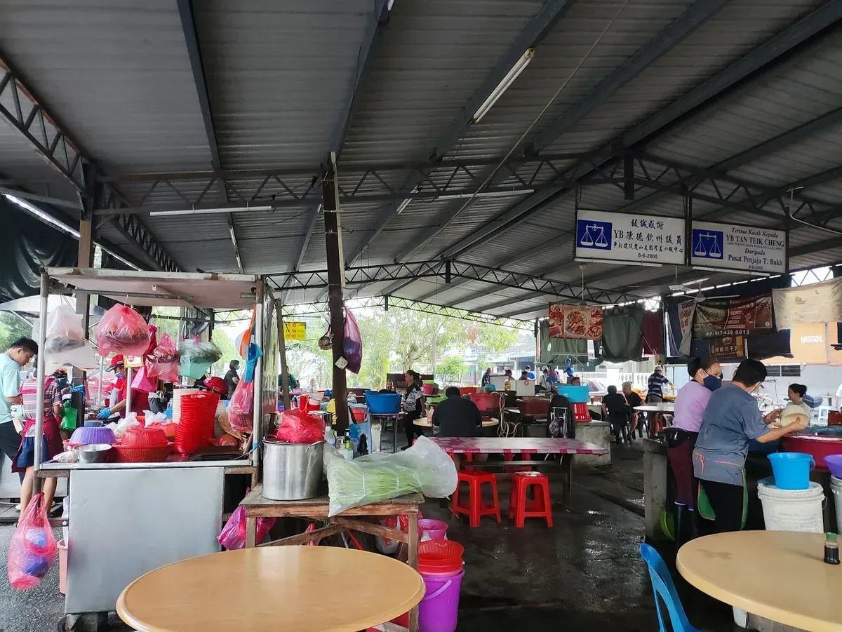 Taman Bukit Curry Mee — interior