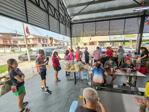 Taman Bukit Curry Mee — interior
