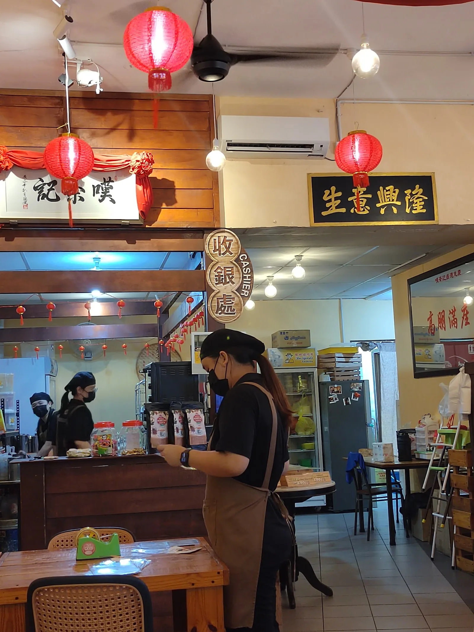 Tan Cha Kee — interior