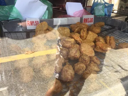 Tan Jetty Pisang Goreng & Fritters — dish
