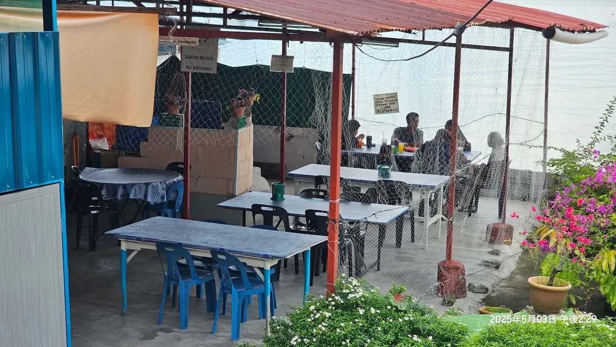 Tanjung Bungah Floating Mosque Laksa Cart — interior