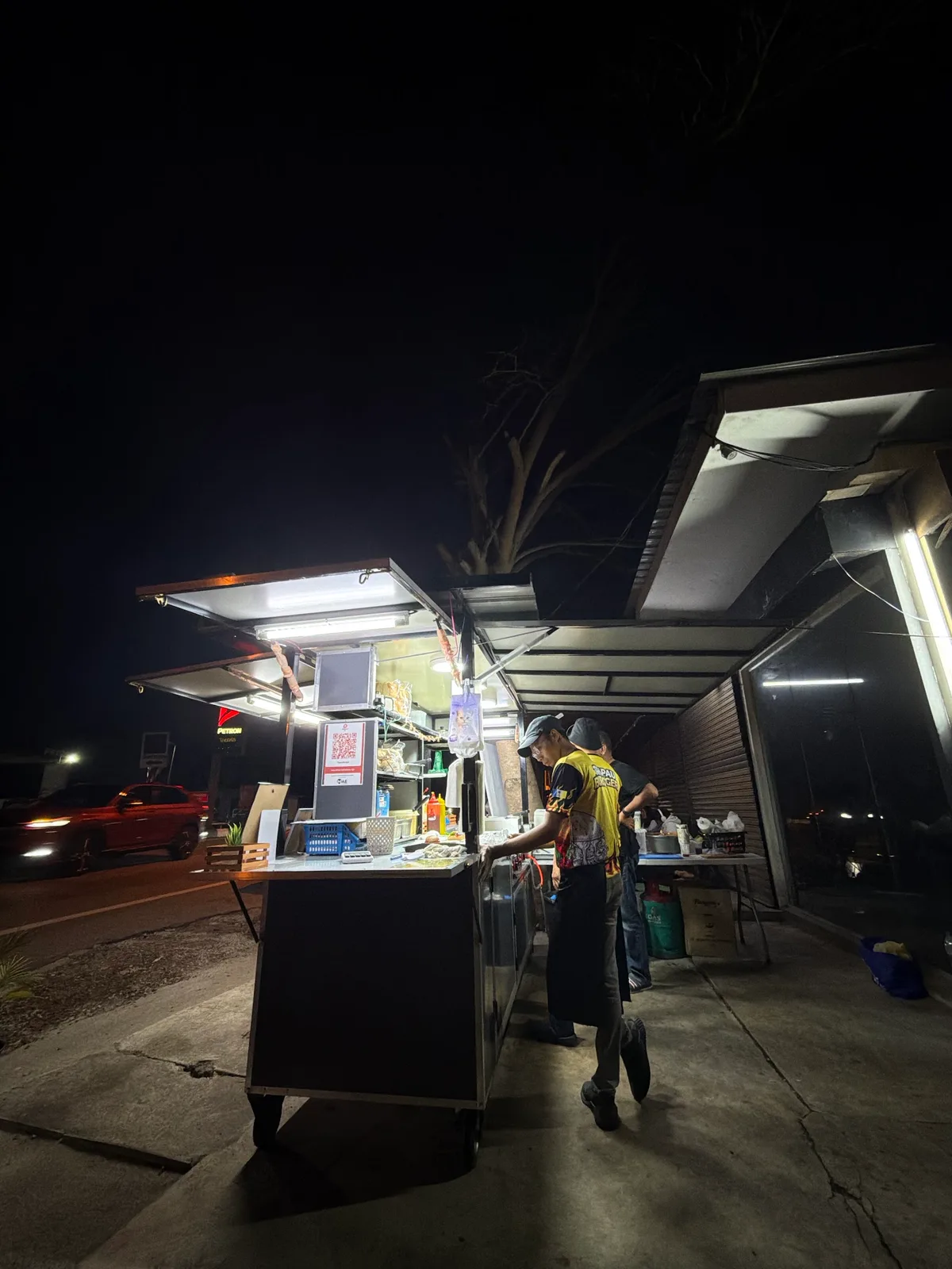 The burger stall at night