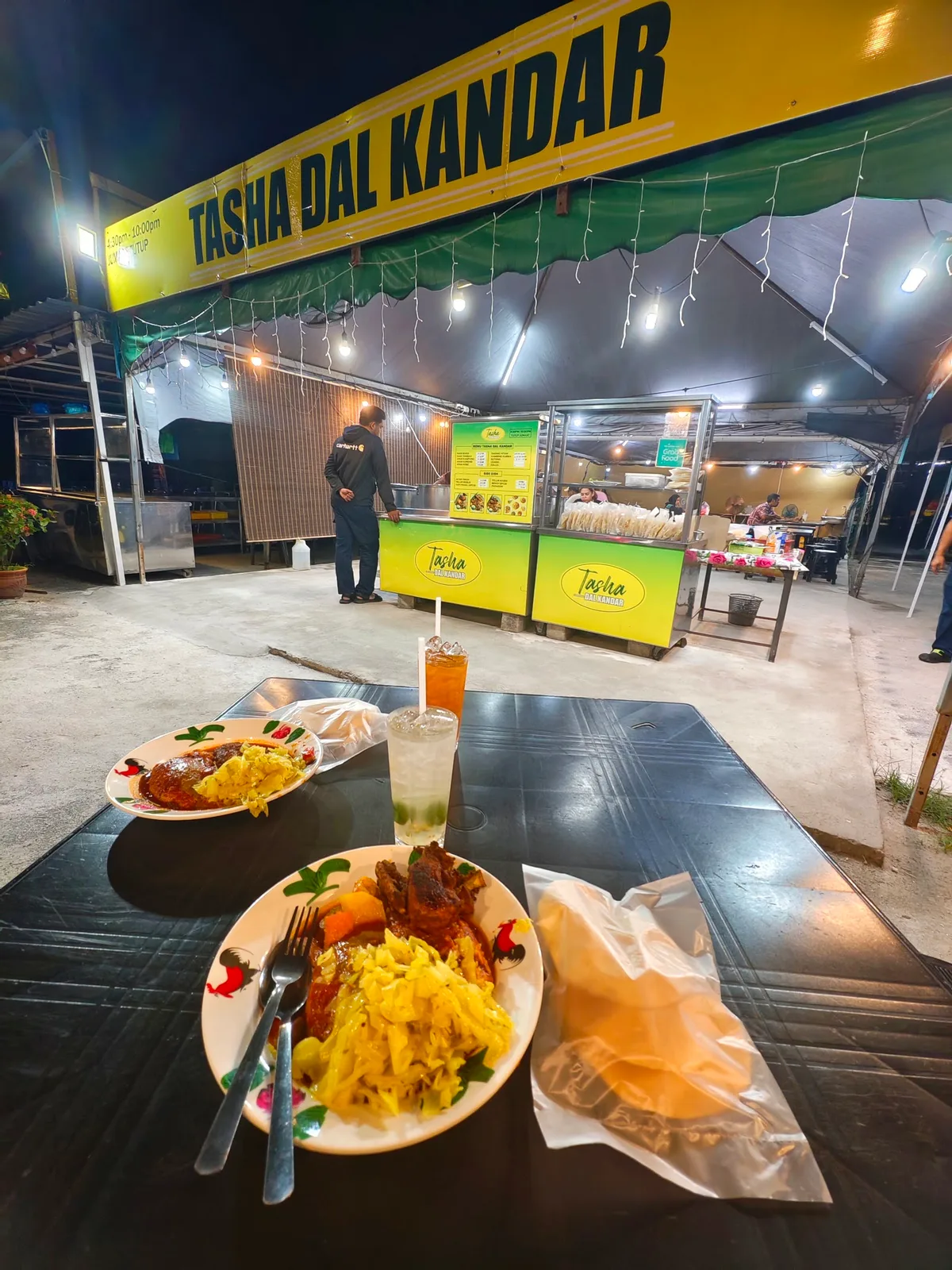 Tasha Dal Kandar stall front at dusk