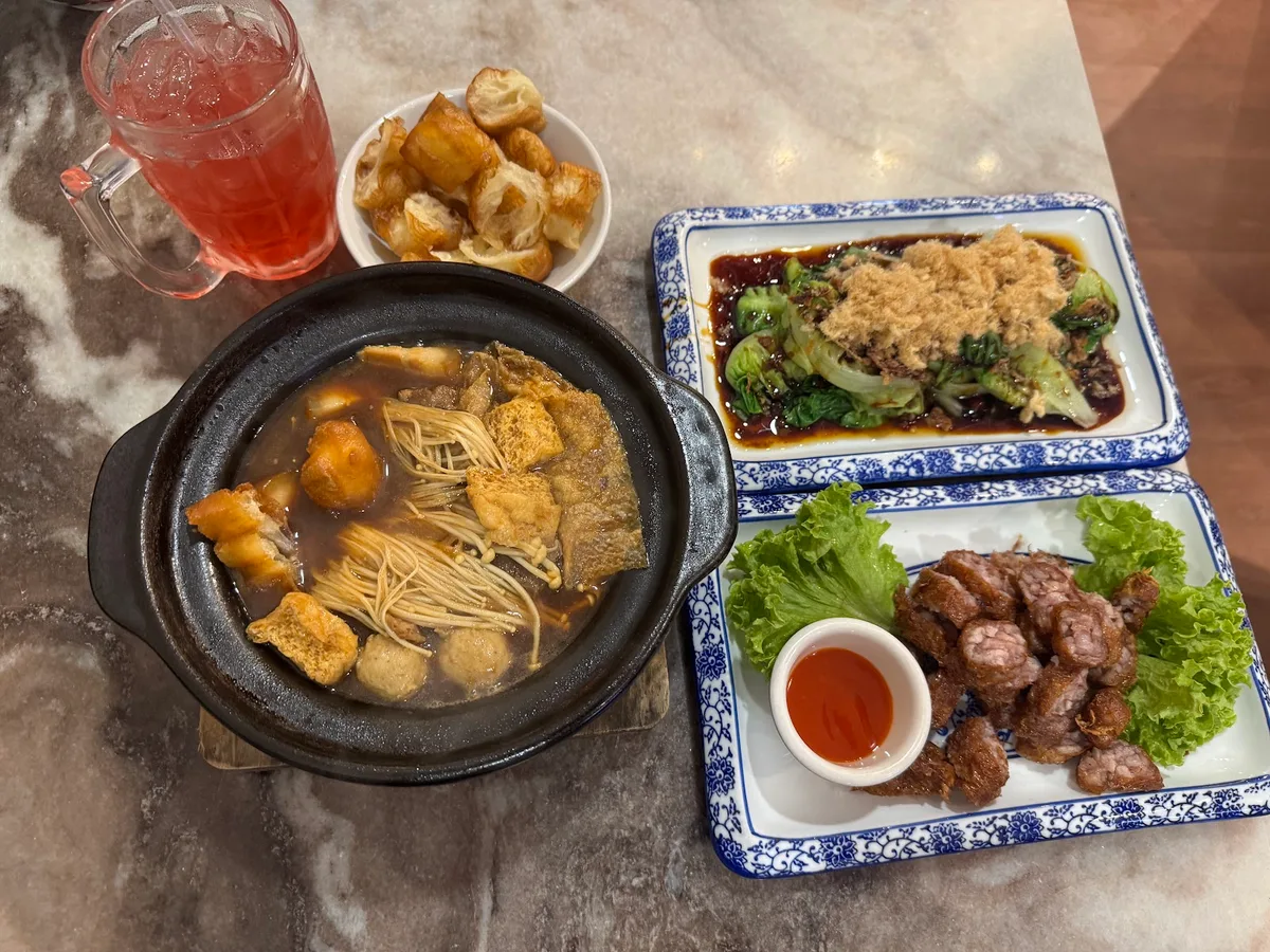Teh-Hiang Wen Hua Bak Kut Teh 茶香文化肉骨茶 — signature dish