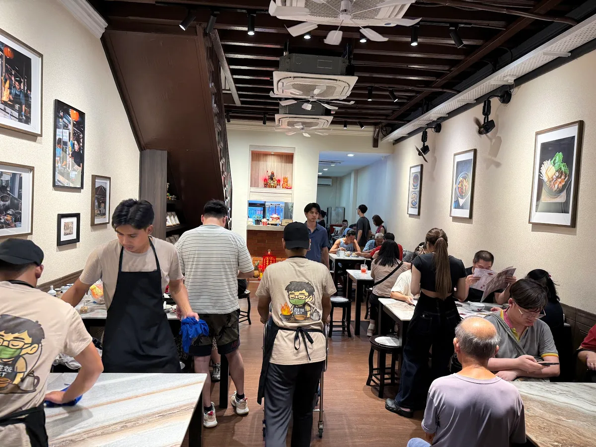 Teh-Hiang Wen Hua Bak Kut Teh 茶香文化肉骨茶 — interior
