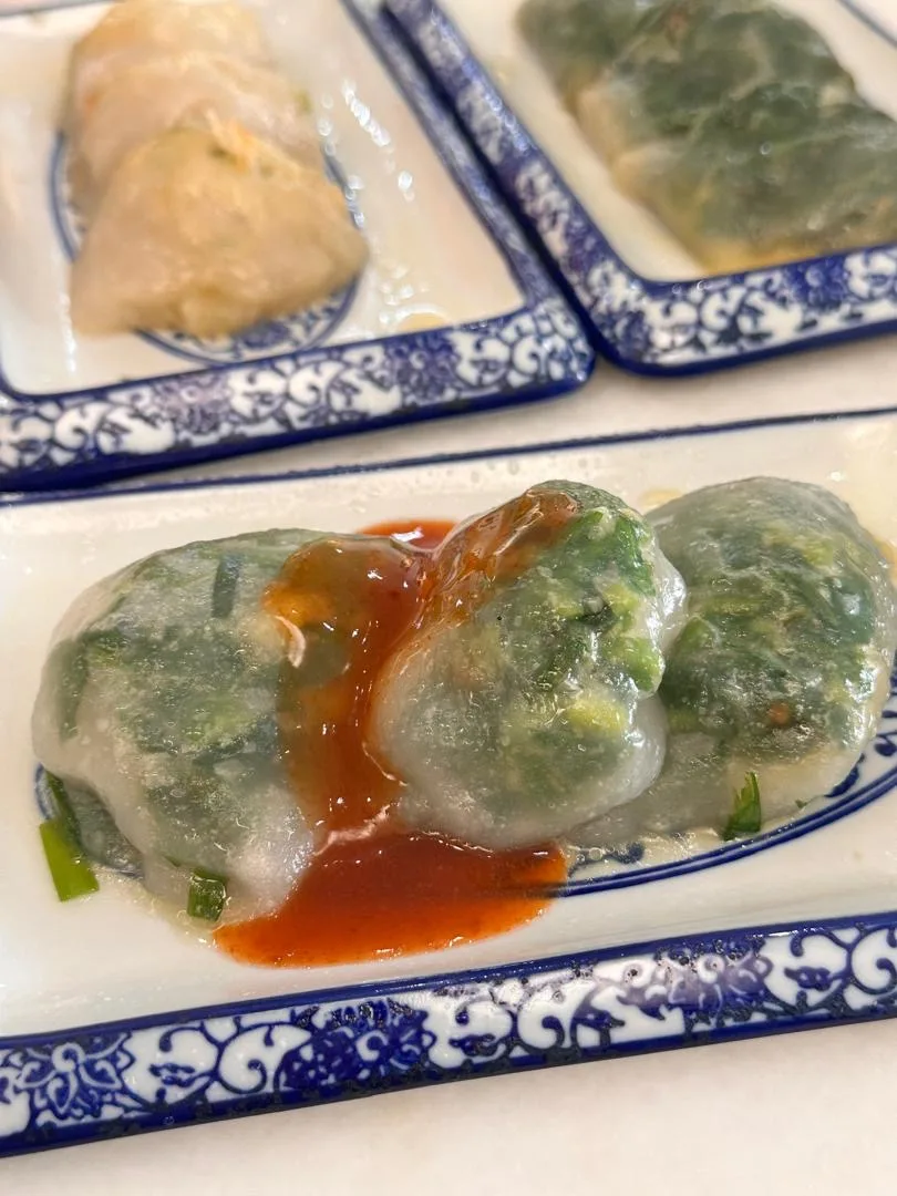 Chive chai kuih with chilli sauce