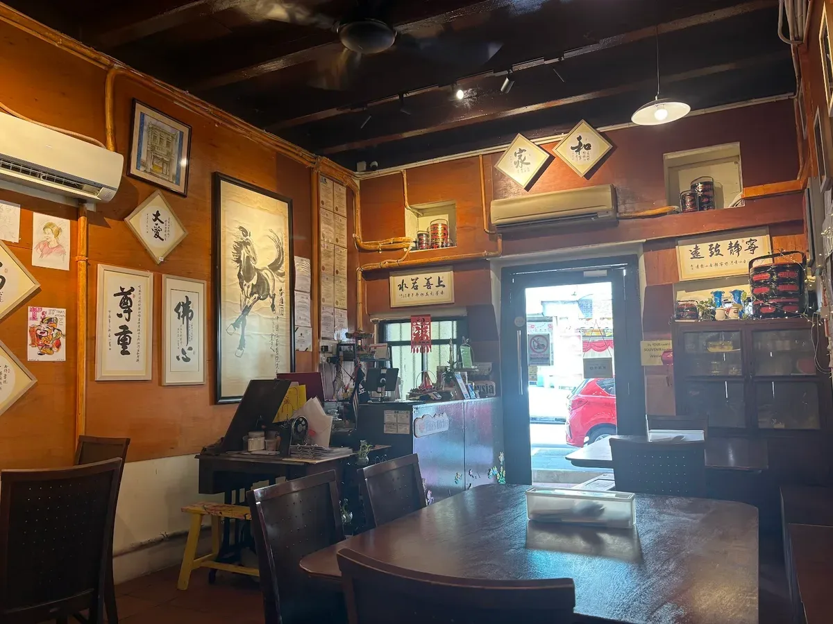 Tina’s Kitchen — interior