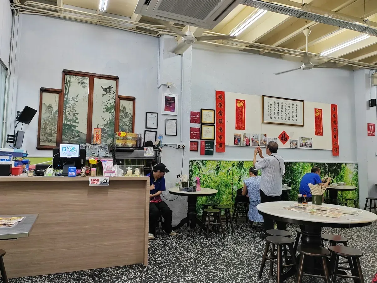 Tok Tok Mee Bamboo Noodle — interior