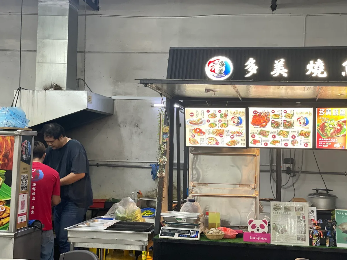 Tommy Seafood — interior