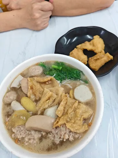 Tong Lek 8 Cafe — dish