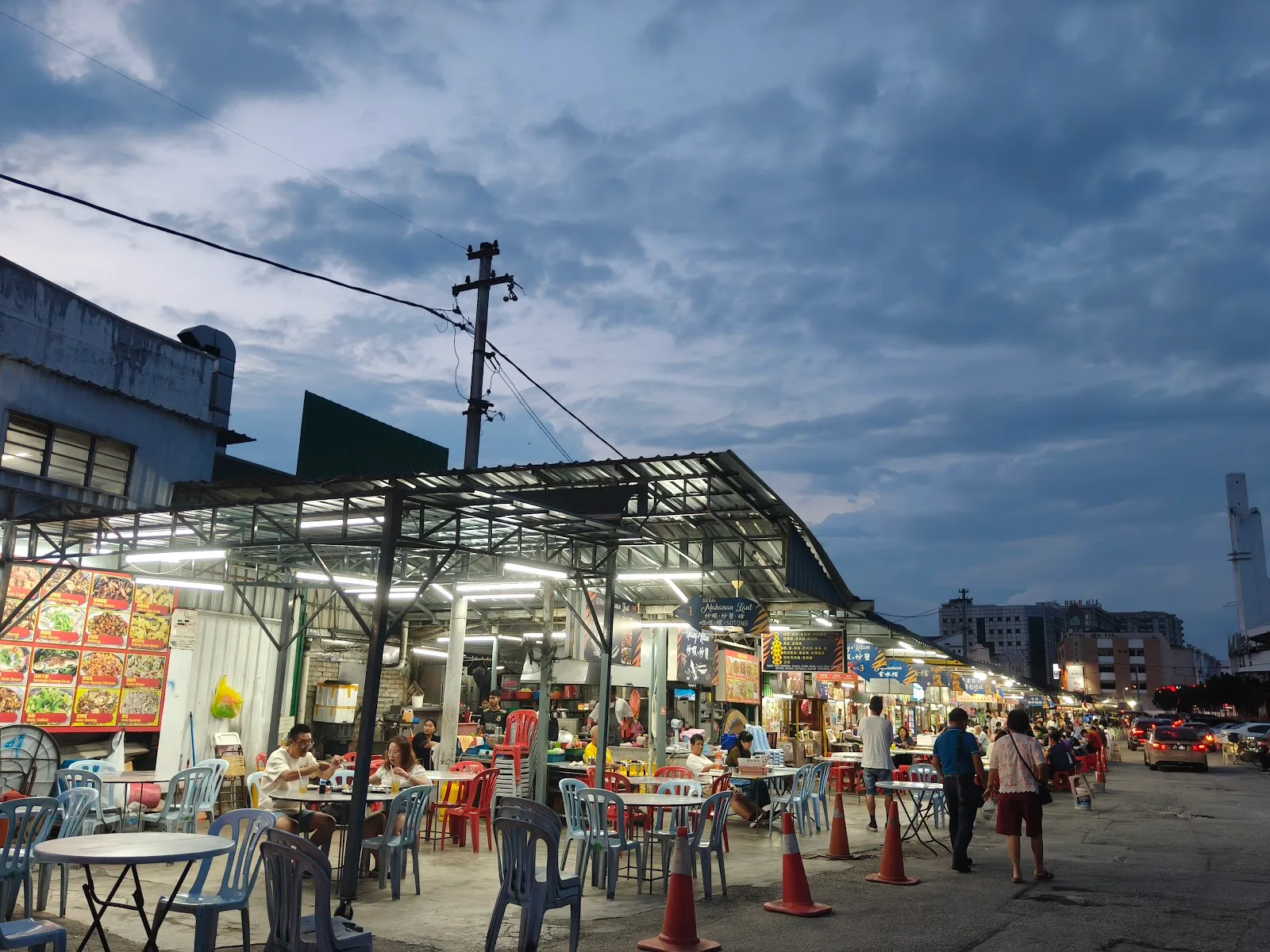 Tong Sui Kai 糖水街 (Dessert Street) — exterior