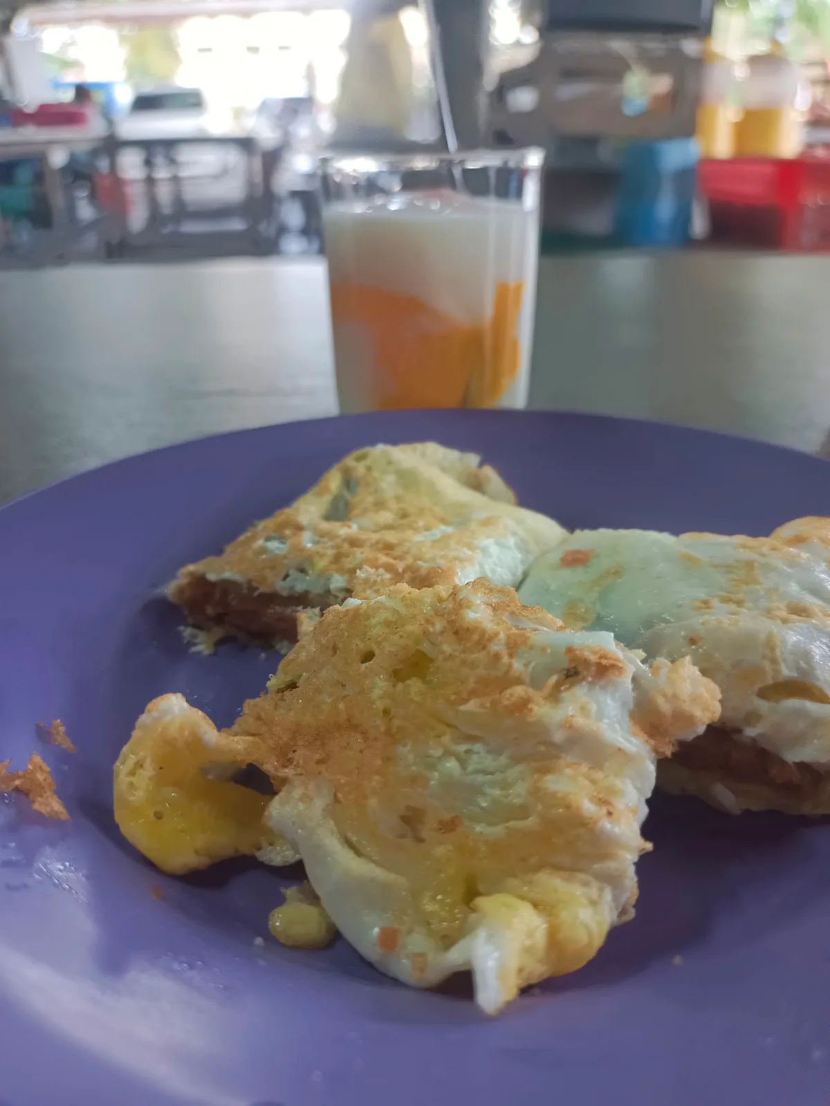 Egg-topped bun