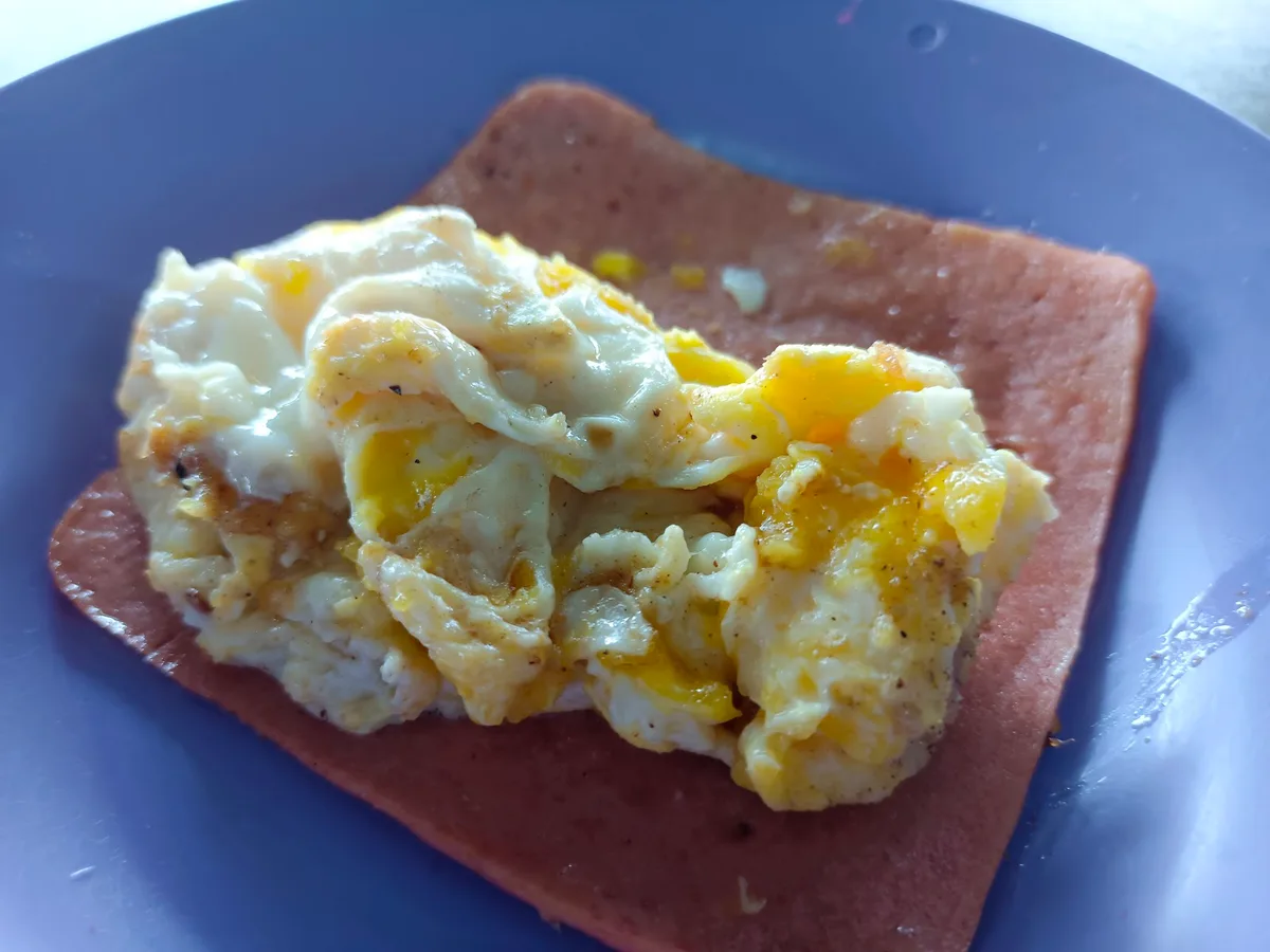 Fried egg on luncheon meat