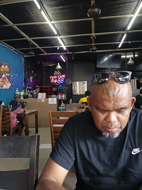 Twin Cafe Sup88 — interior