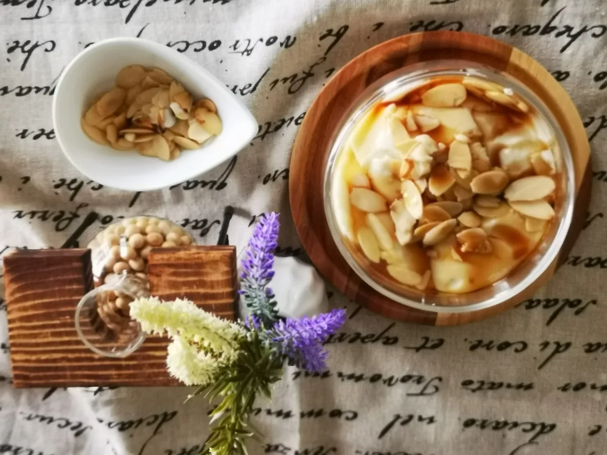 Tau fu fa with almonds