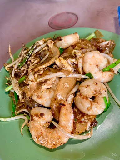 Under The Tree Char Koay Teow — dish