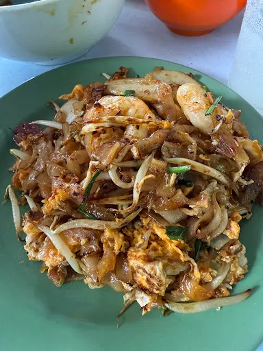 Under The Tree Char Koay Teow — dish