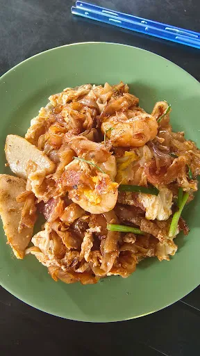 Under The Tree Char Koay Teow — dish