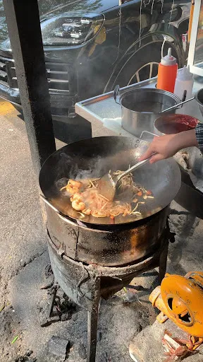 Under The Tree Char Koay Teow — g