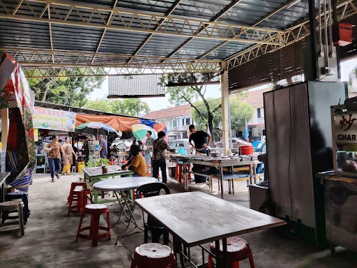Under The Tree Laksa — interior