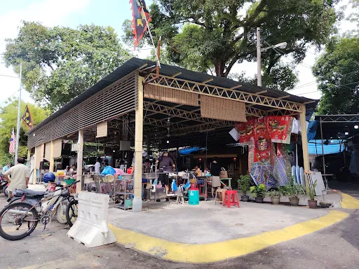 Under The Tree Koay Teow Th'ng — exterior