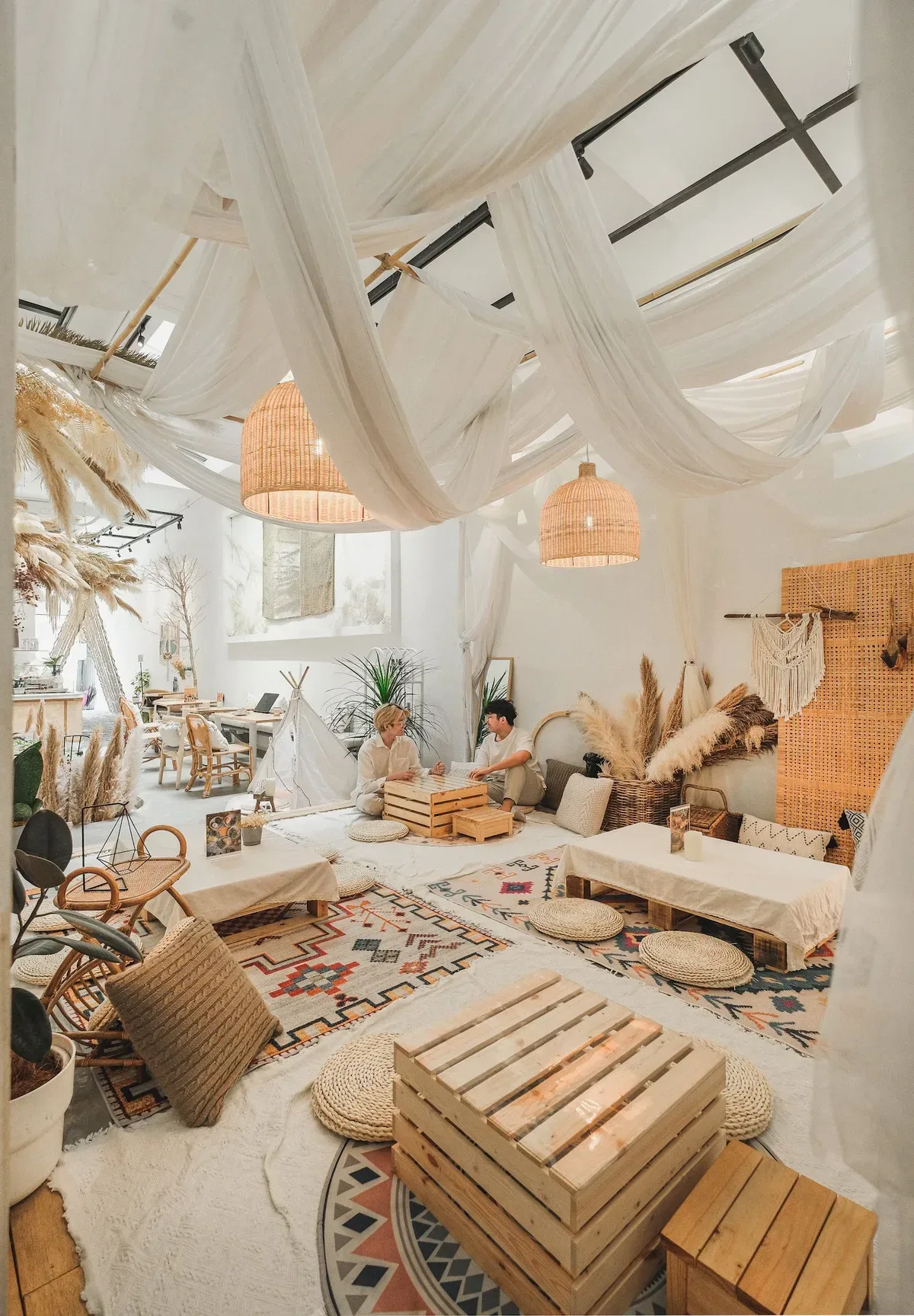 Utoo Boho Cafe & Patisserie — interior