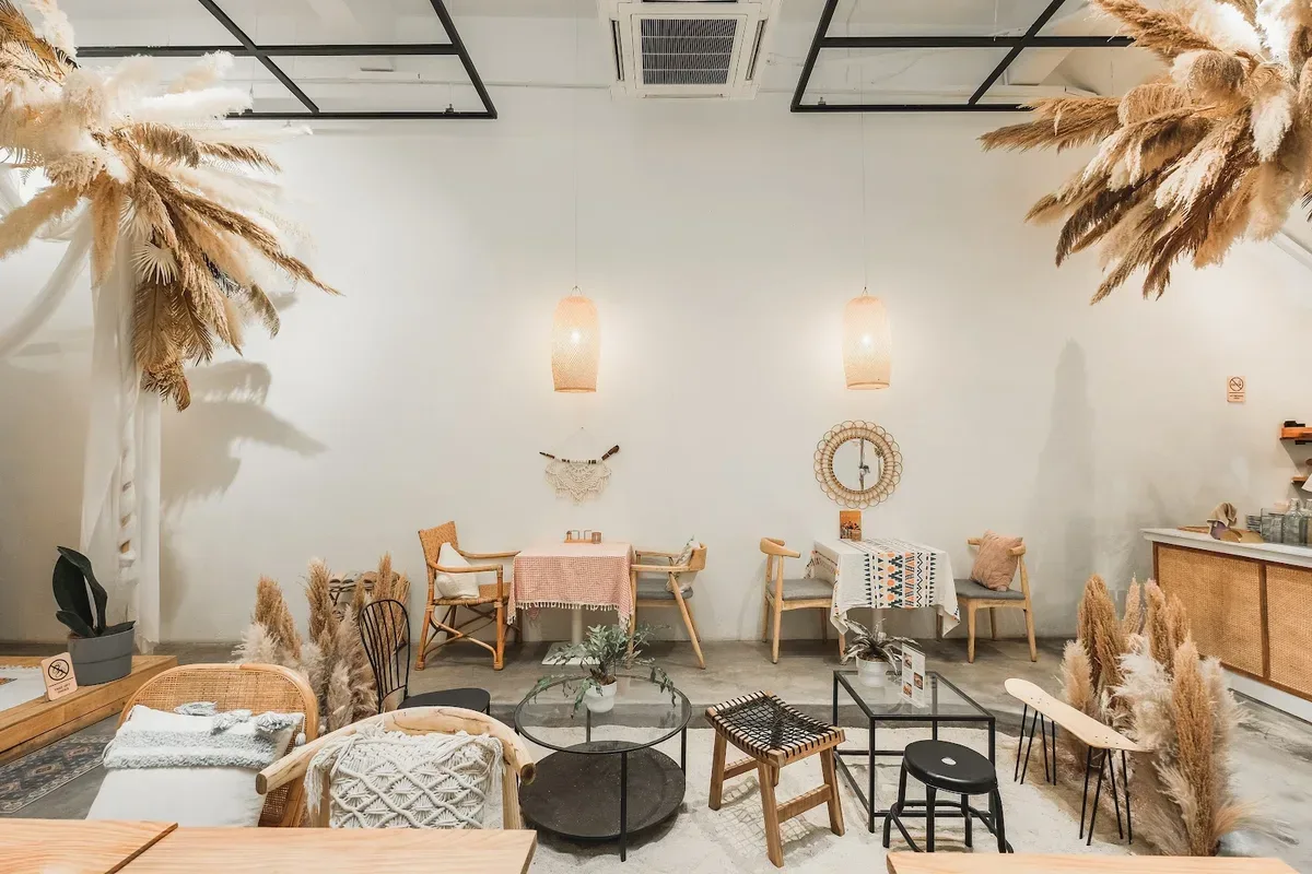 Utoo Boho Cafe & Patisserie — interior