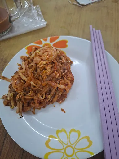Wahong Cafe Char Koay Teow — dish
