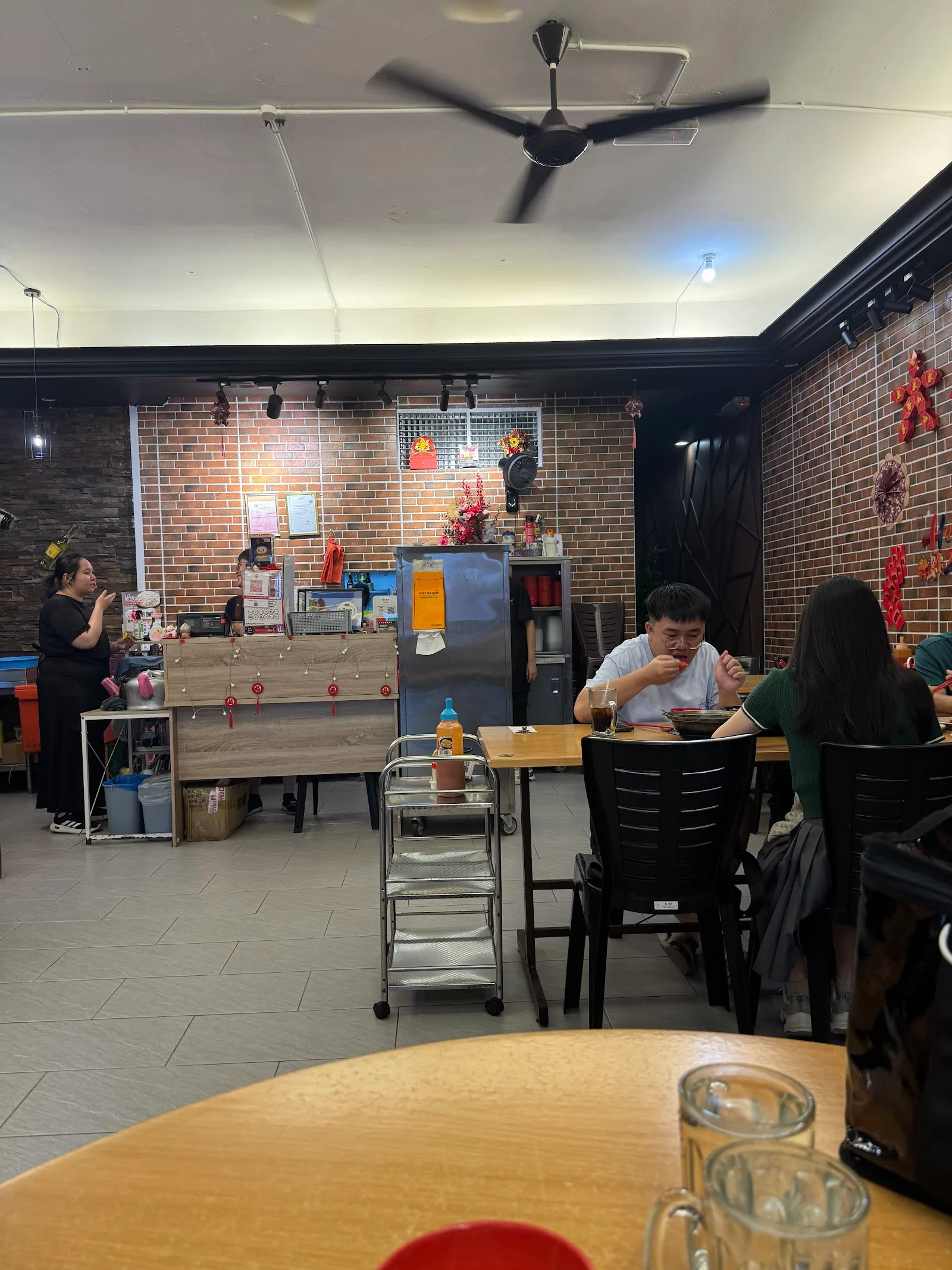 Wai Kee Restaurant (威记瓦煲老鼠粉) — interior