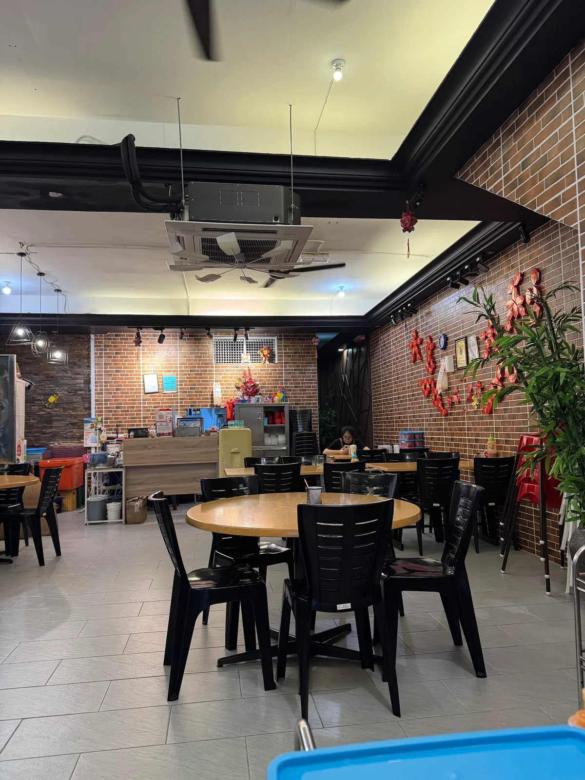 Wai Kee Restaurant (威记瓦煲老鼠粉) — interior