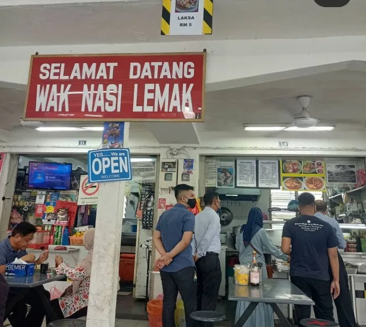 Wak Nasi Lemak — signage