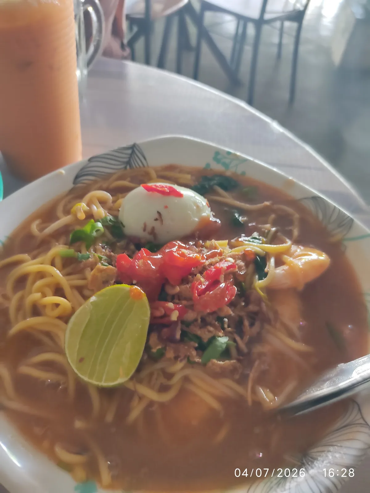 Mee udang with prawns and lime