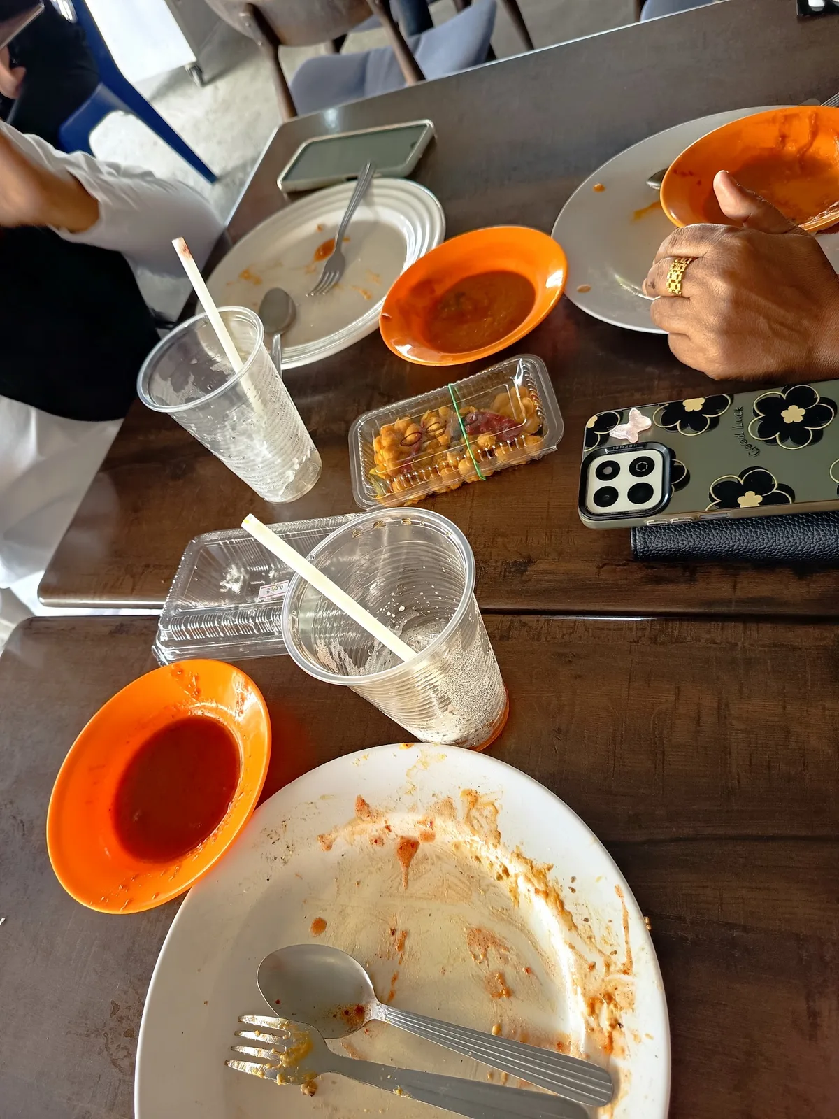 Warung Roti Canai Ijam — interior