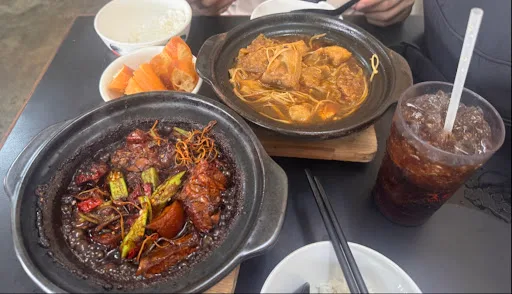 WEN HUA BAK KUT TEH 巴生文化肉骨茶 — signature dish