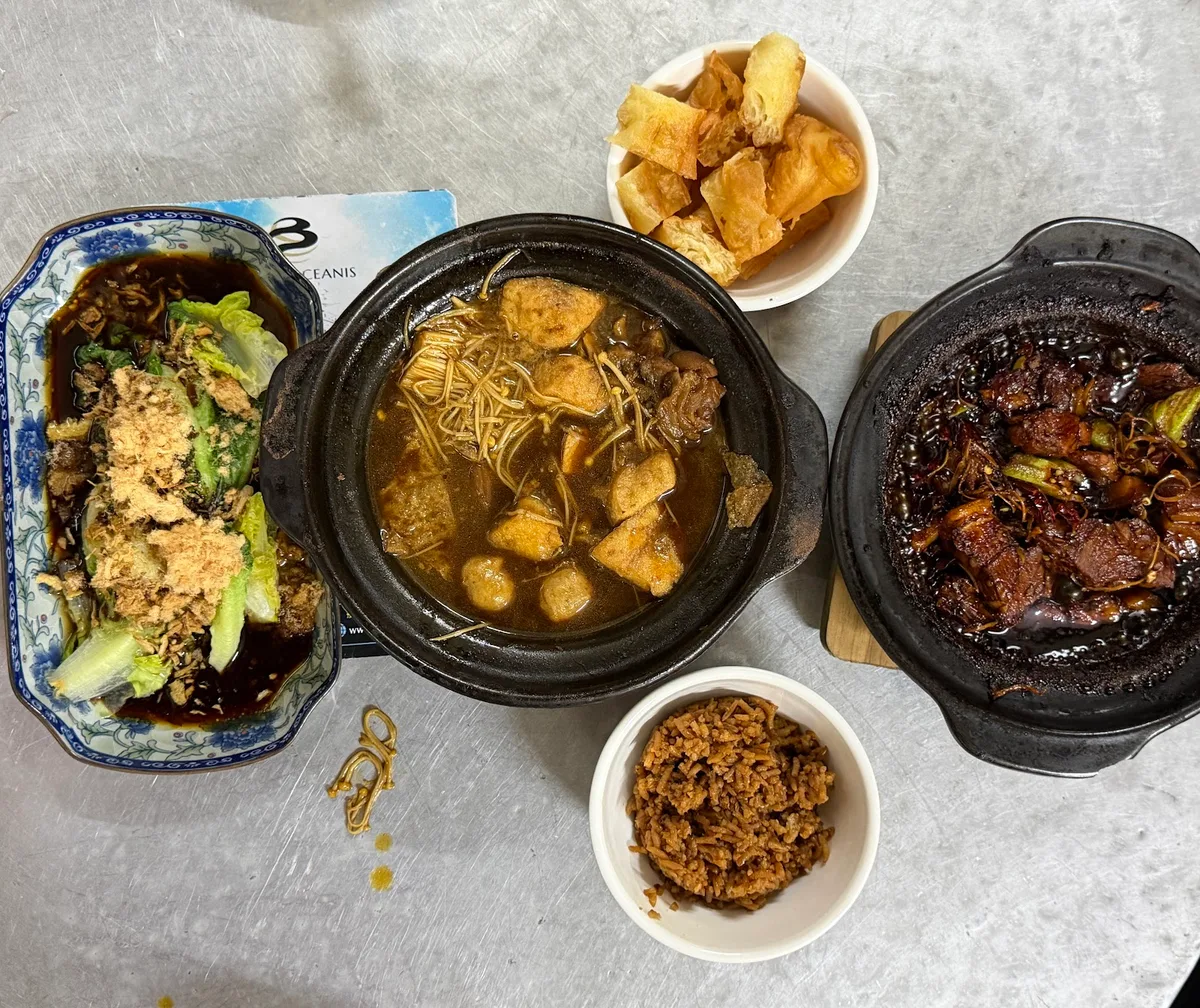 WEN HUA BAK KUT TEH 巴生文化肉骨茶 — signature dish