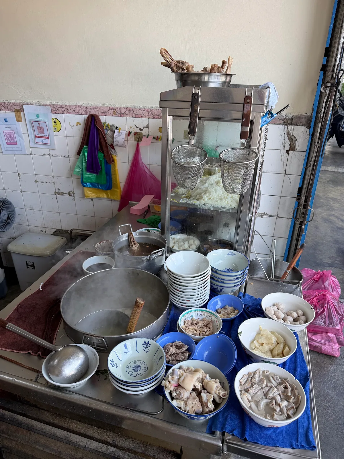 Wong Fat Lee Kueh Teow Thng — interior