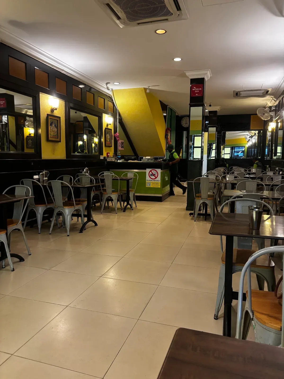 Woodlands Vegetarian Restaurant — interior