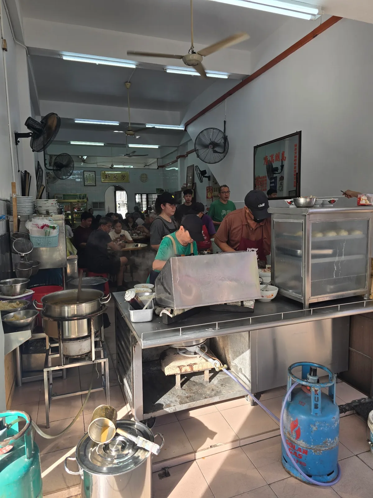 Restoran Xin Quan Fang 新泉芳 — interior