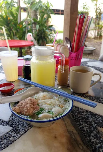 Xin Yuan Lemon Koay Teow Tng — dish
