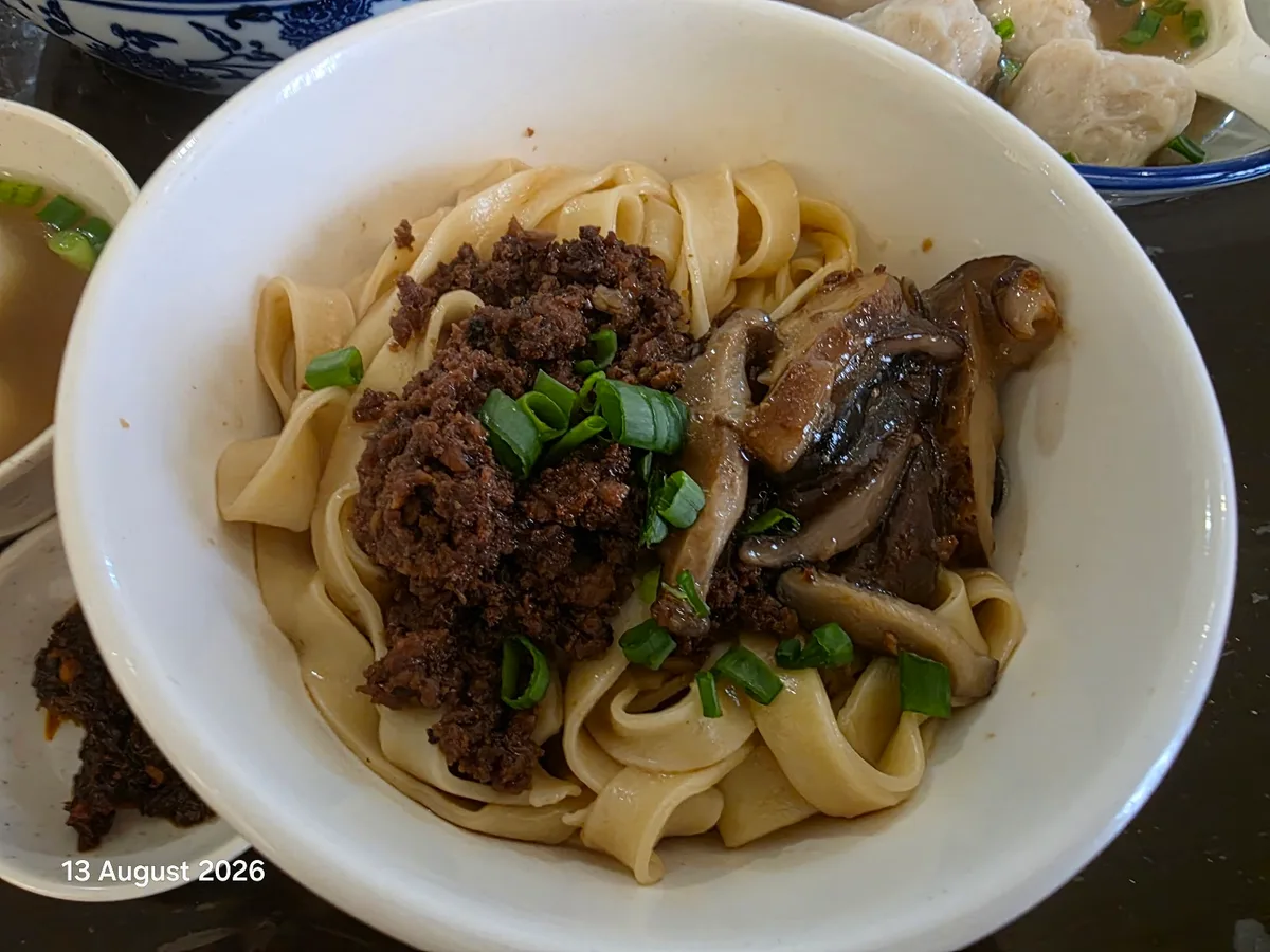 Dry pan mee with minced pork and mushroom