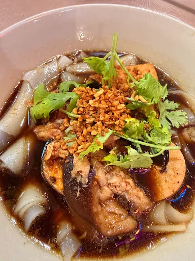 Braised noodle with herbs