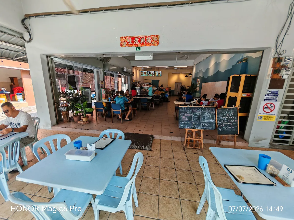 YLQ Kopitiam — interior